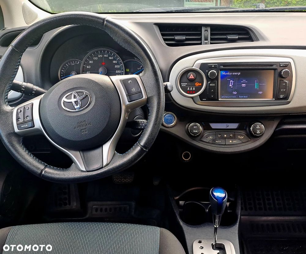 Toyota Yaris Hybrid 100 Dynamic - 4