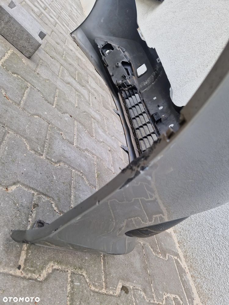 Zderzak Toyota Auris II lift 2015 - bez dziur - 15