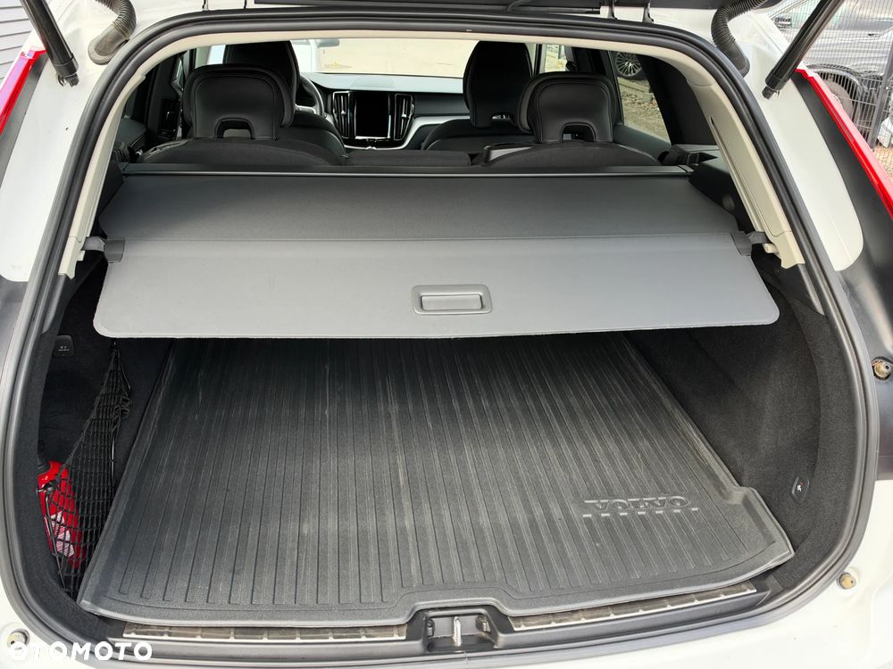 Volvo XC 60 B4 D AWD Momentum Pro - 34