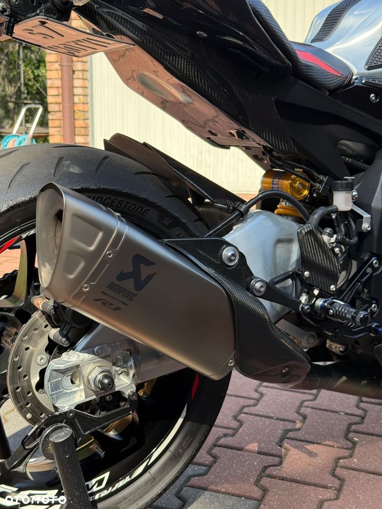 Yamaha R1 - 15