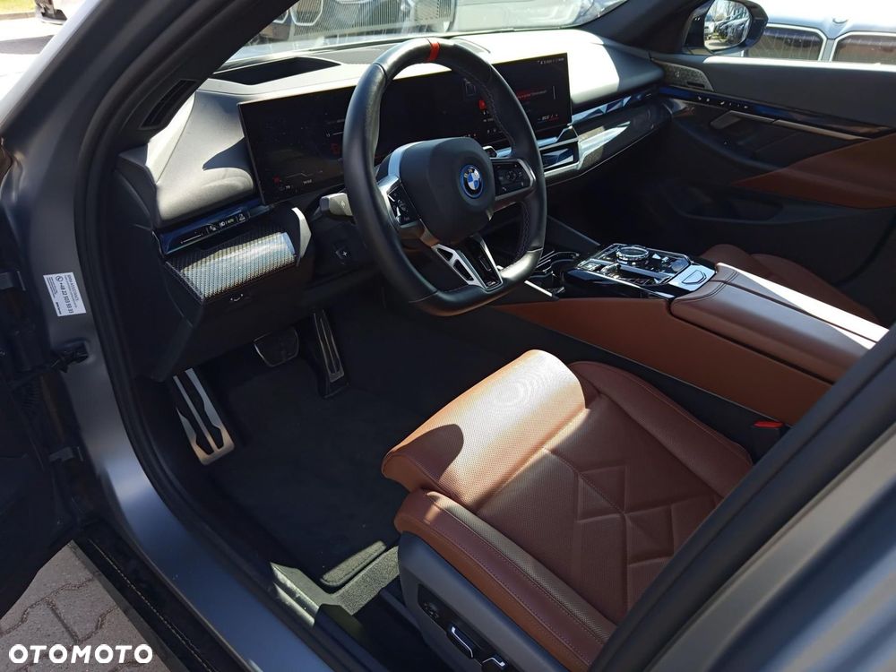 BMW i5 - 2