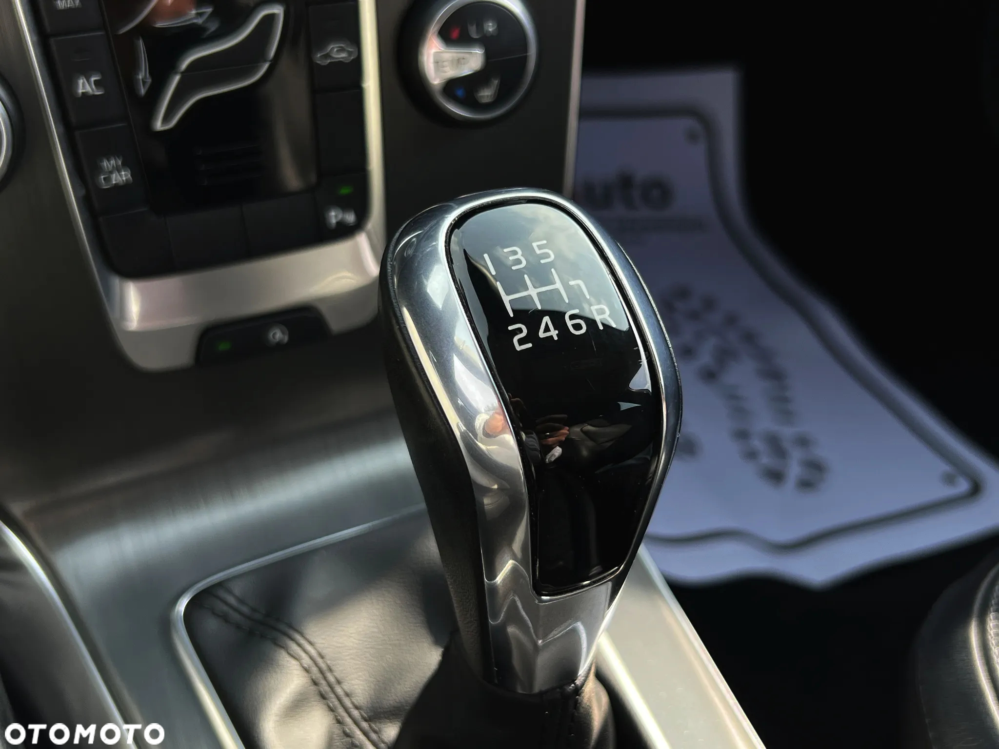 Volvo V40 D2 Drive-E Momentum - 23