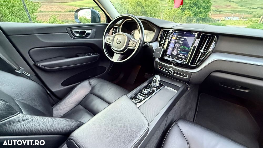 Volvo XC 60 T8 Twin Engine AWD Geartronic Momentum - 24