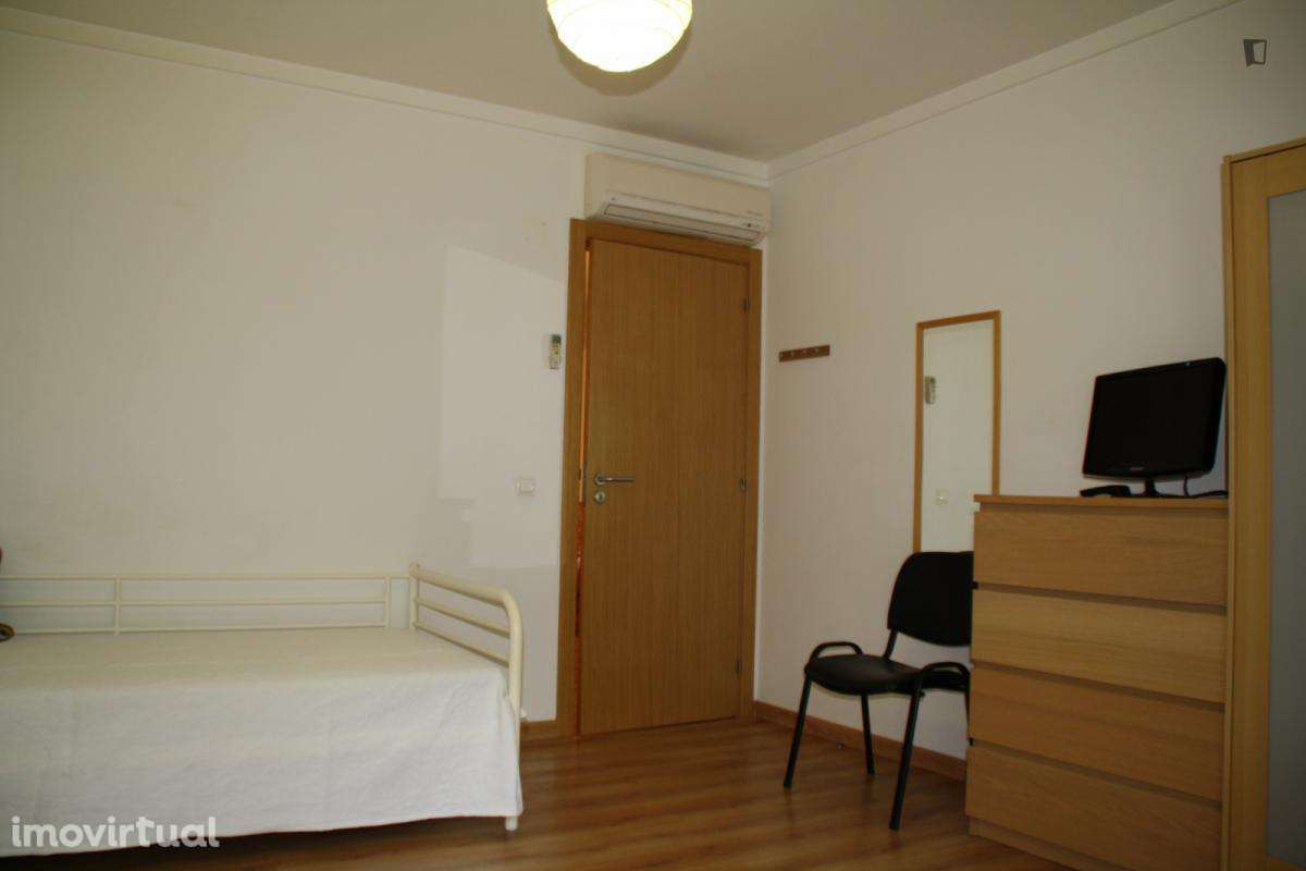 Quarto - localizado em Caparica Lisbon - Grande imagem: 2/21