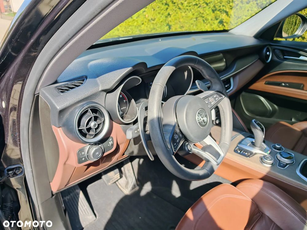 Alfa Romeo Stelvio 2.0 Turbo 16V AT8-Q4 Veloce Ti - 9