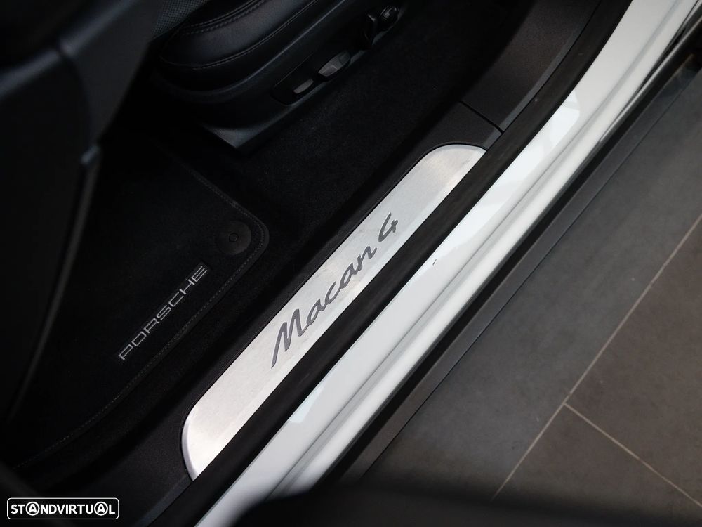 Porsche Macan Electric 4 - 19