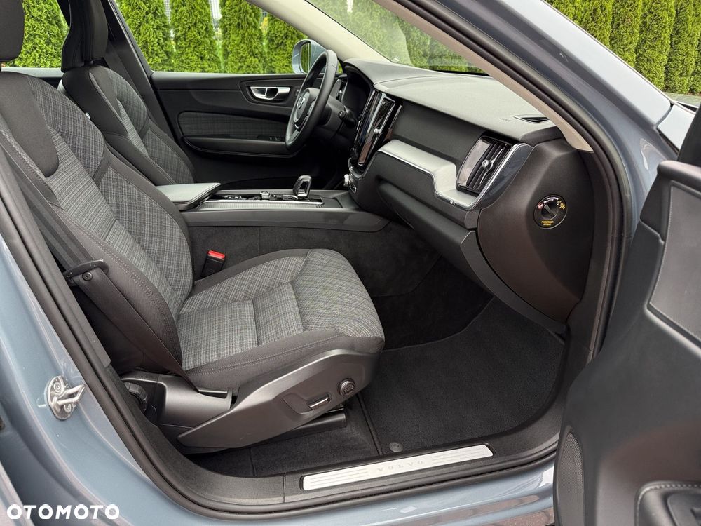 Volvo XC 60 B4 D AWD Core - 22