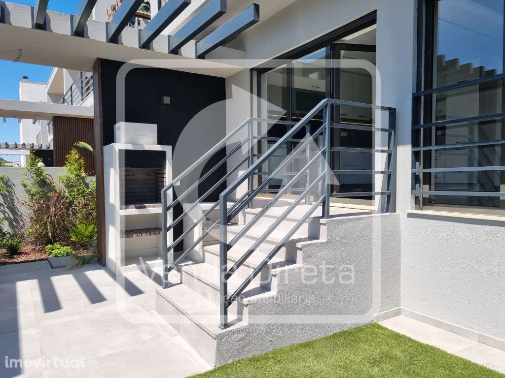 Luxuosa Moradia V4 com ROOFTOP, jardim e Churrasqueira - Alcochete. - Grande imagem: 2/25