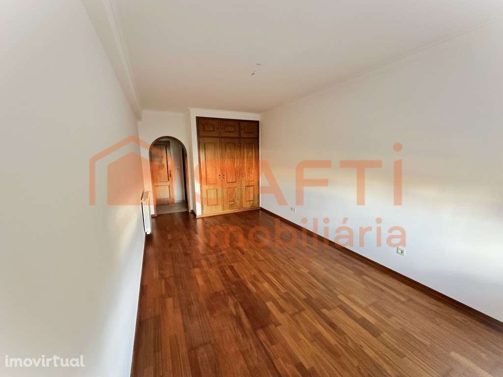 Apartamento T3 com garagem - Grande imagem: 3/9