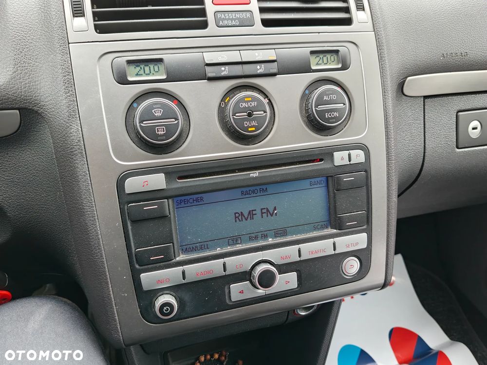 Volkswagen Touran ver-1-4-tsi-highline-perfectline - 23