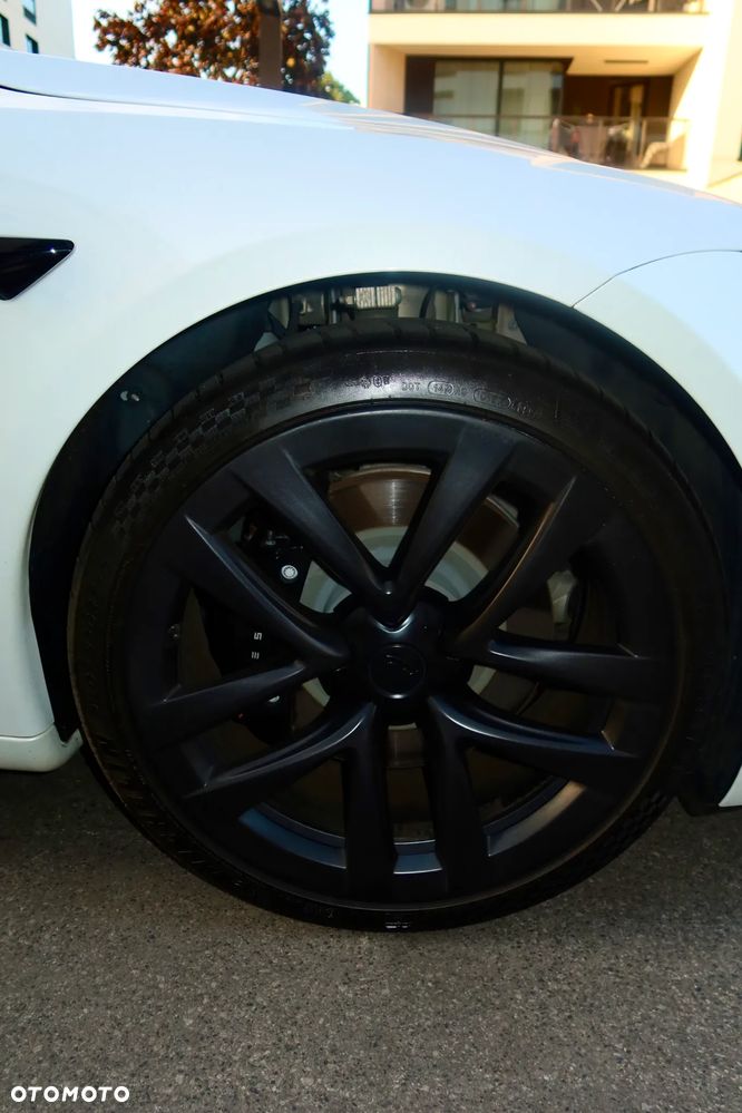 Tesla Model S - 9
