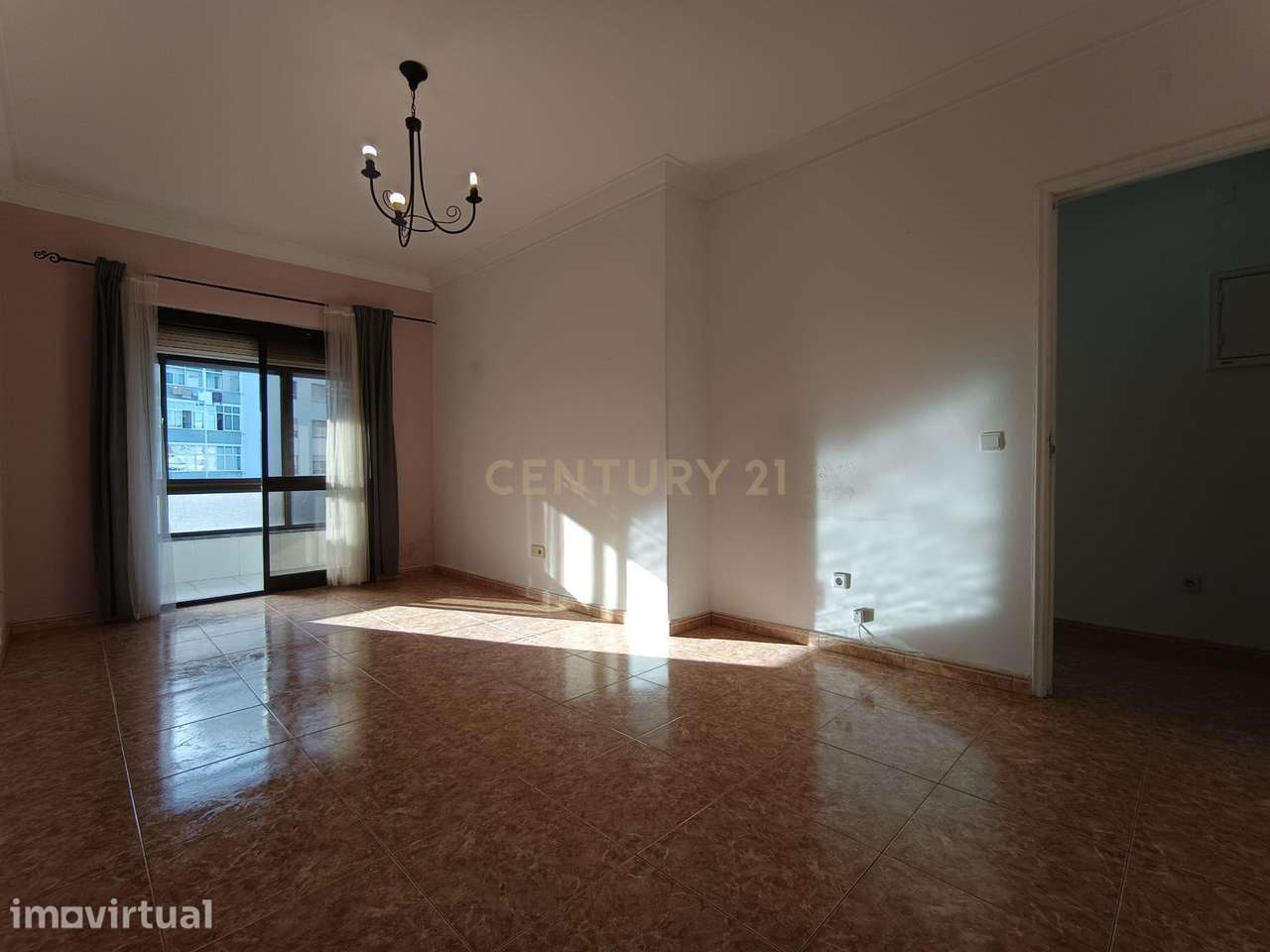 Apartamento de 4 Assoalhadas - Cova da Piedade - União Piedense - Grande imagem: 2/18