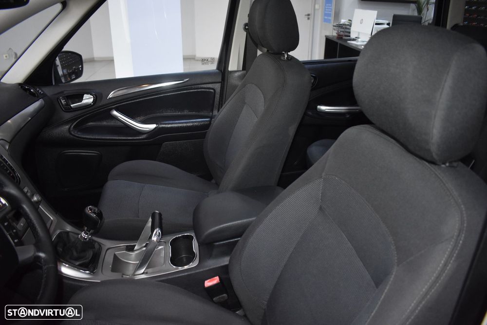 Ford S-Max 2.0 TDCi Trend 7L - 19