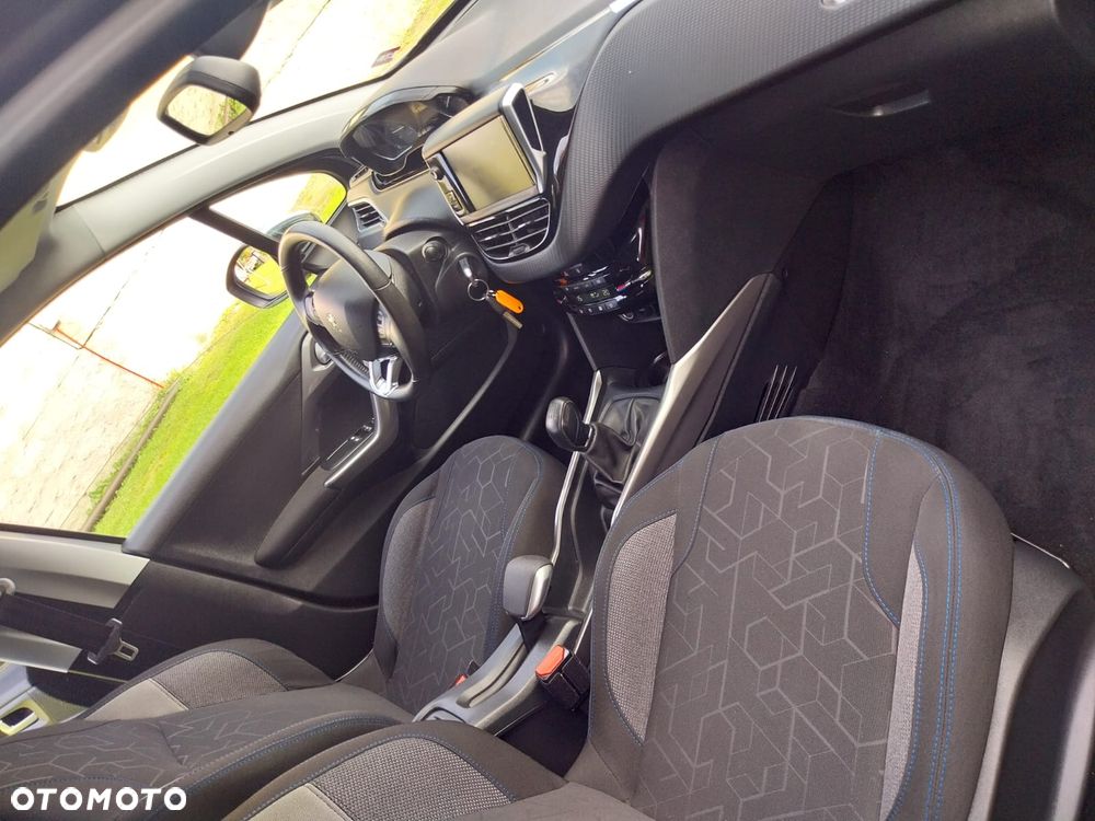 Peugeot 2008 1.2 Pure Tech Active S&S - 19