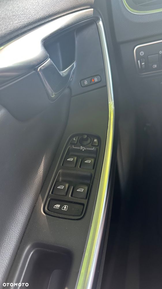 Volvo V60 Cross Country - 15