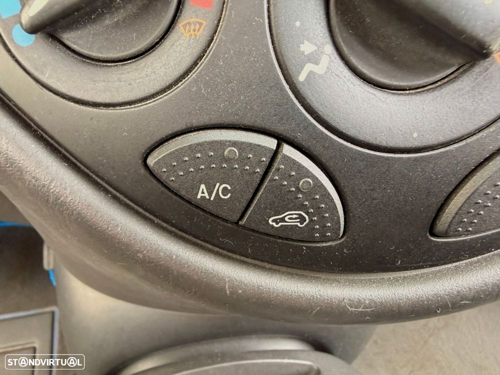 Ford Focus 1.4 Comfort - 26