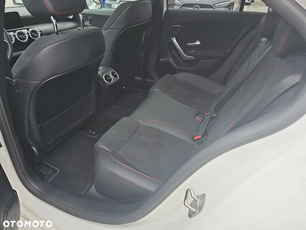 Mercedes-Benz Klasa A 200 4-Matic AMG Line 8G-DCT - 24