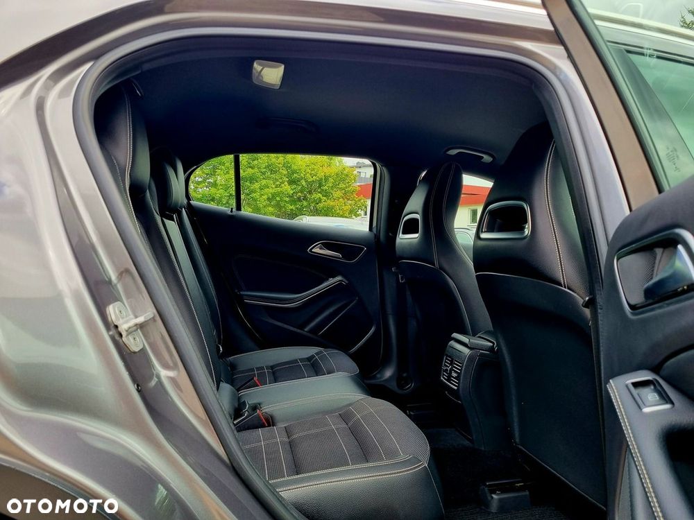 Mercedes-Benz GLA 250 7G-DCT Style - 13