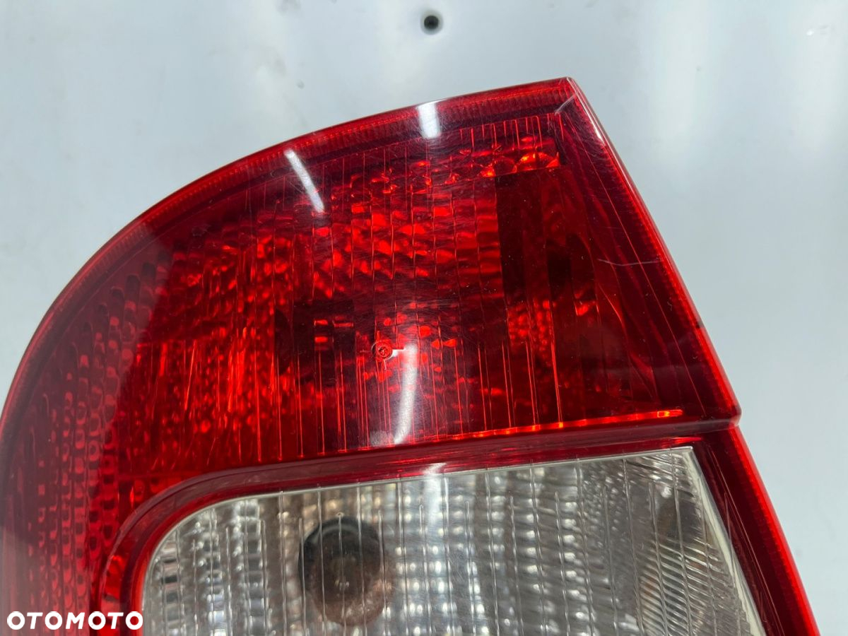 Lampa Skoda Fabia I 6y HB 99-08r. LEWA tylna w błotnik EUROPA EU oryginalna lewy tył 6y6945095b - 3