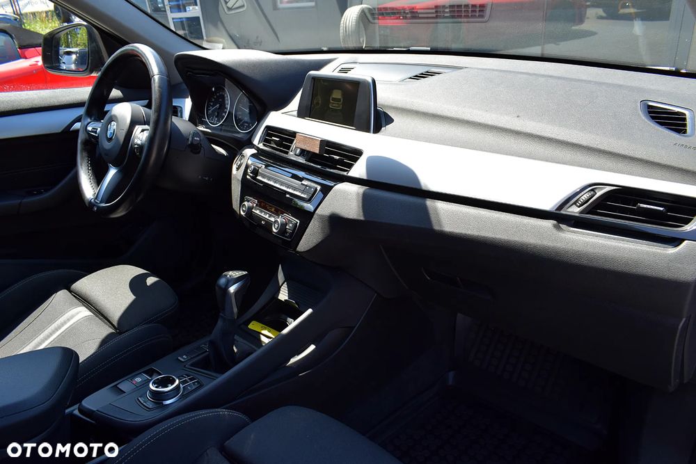 BMW X1 xDrive20i Advantage - 9