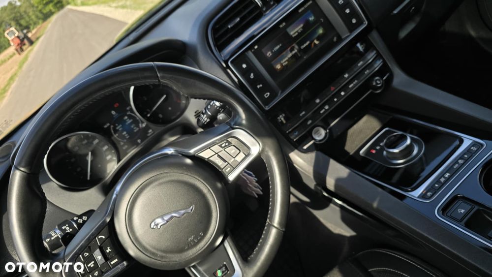 Jaguar F-Pace 2.0 i4D AWD R-Sport - 21