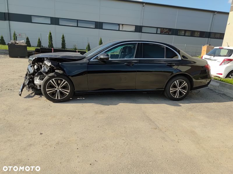 Mercedes-Benz Klasa E 220 d 9G-TRONIC - 27