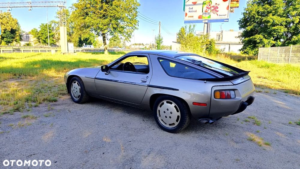 Porsche 928 - 10