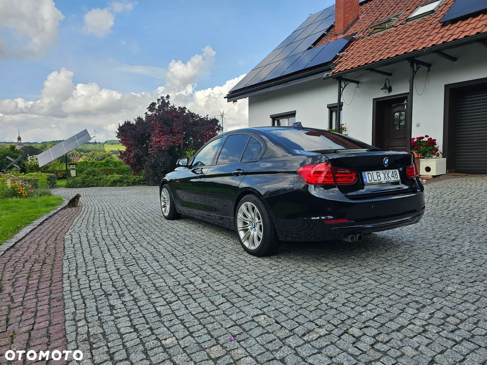 BMW Seria 3 328i xDrive Sport Line - 9