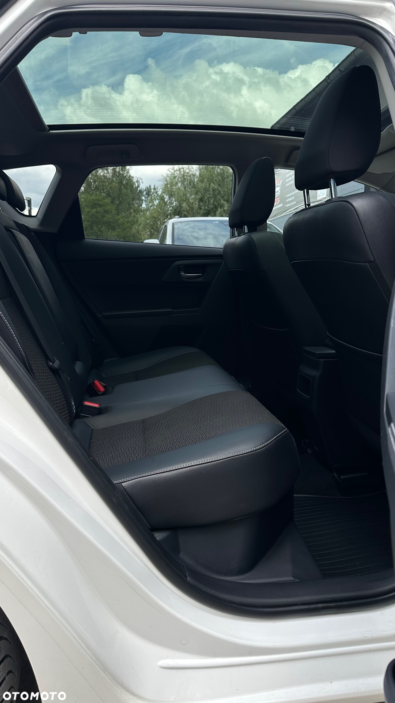 Toyota Auris 1.8 HSD Luna - 19