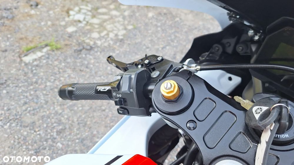 Yamaha R7 - 28