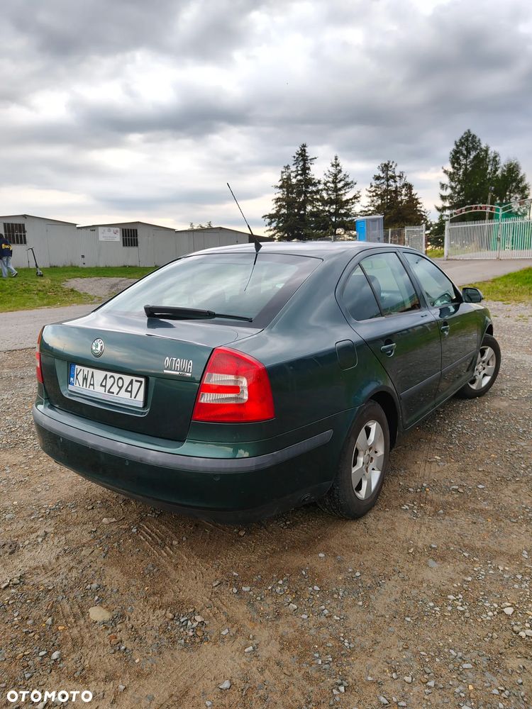 Skoda Octavia 1.6 Ambiente - 3