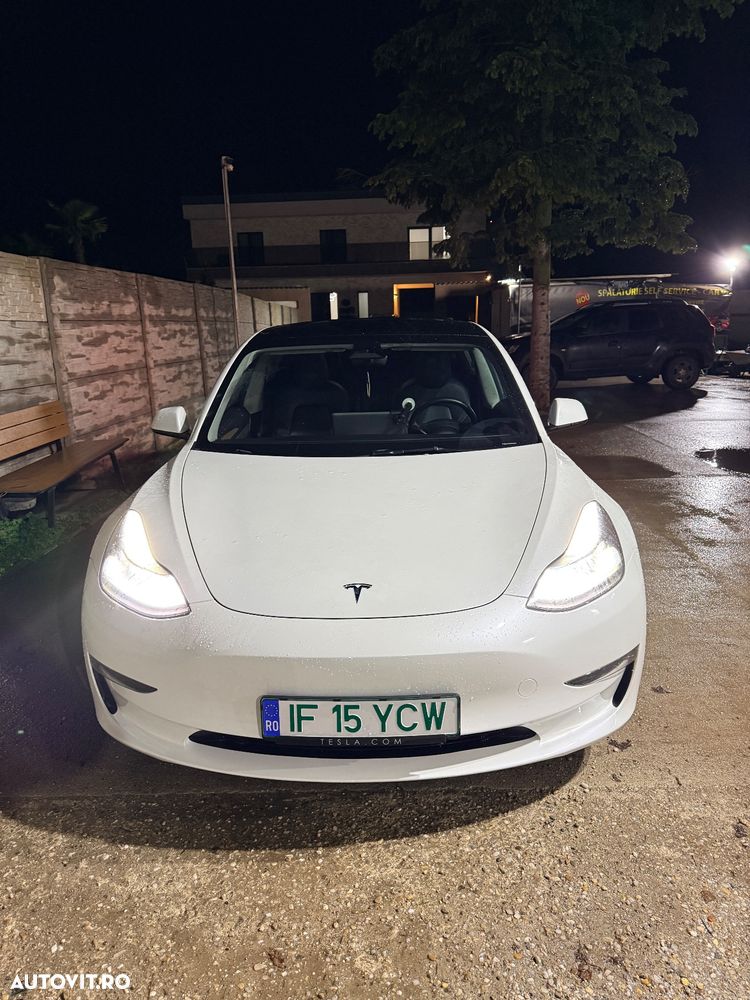 Tesla Model 3 - 1