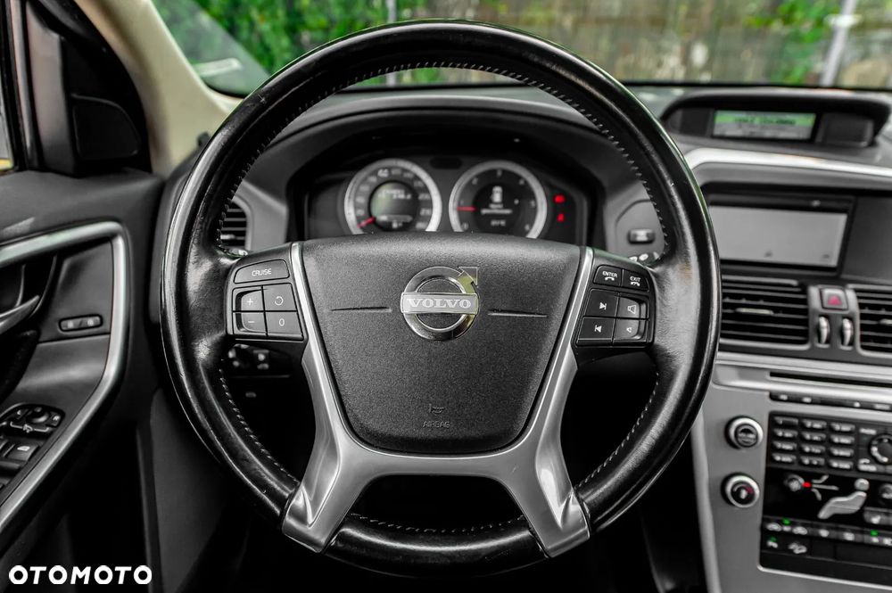 Volvo XC 60 2.4D AWD Summum - 26