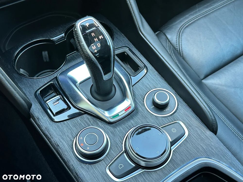 Alfa Romeo Giulia 2.2 D Turbo Super - 28