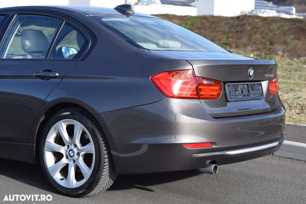 BMW Seria 3 320d Aut. Modern Line - 29