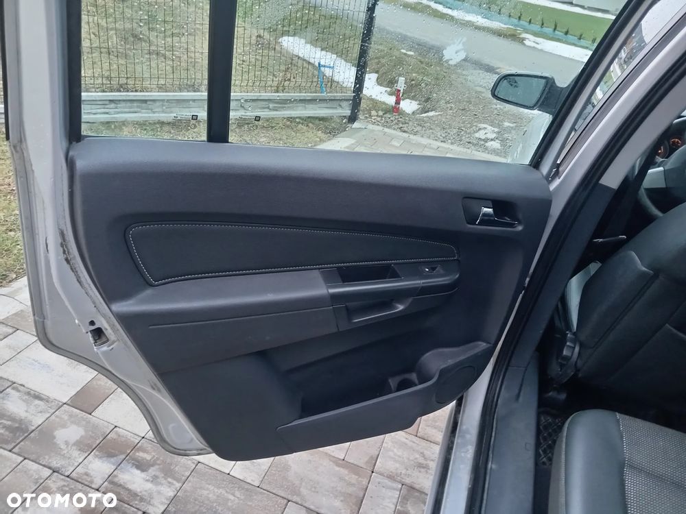 Opel Zafira 1.9 CDTI - 9