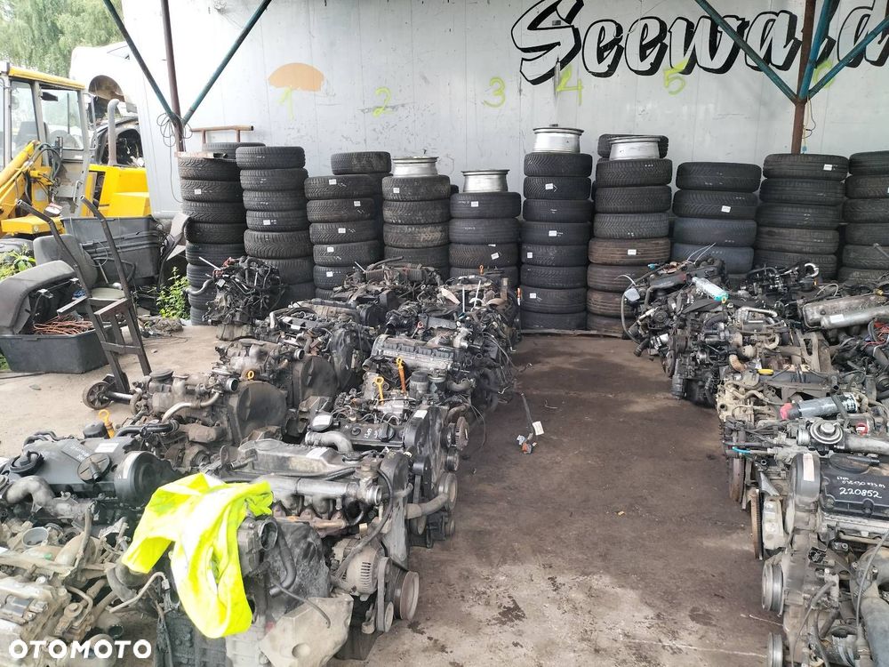 SILNIK DIESEL UKŁAD WTRYSKOWY SKODA FABIA I 1.4 TDI AMF 038130073F - 9