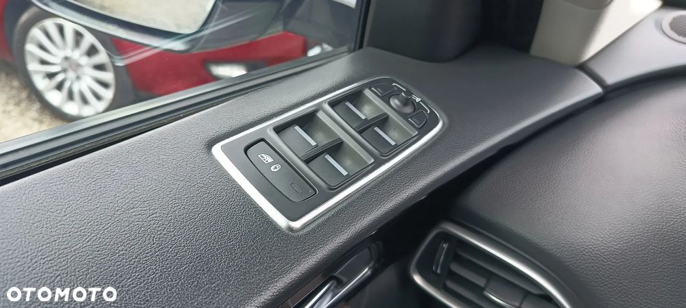 Jaguar F-Pace 20d Portfolio - 29