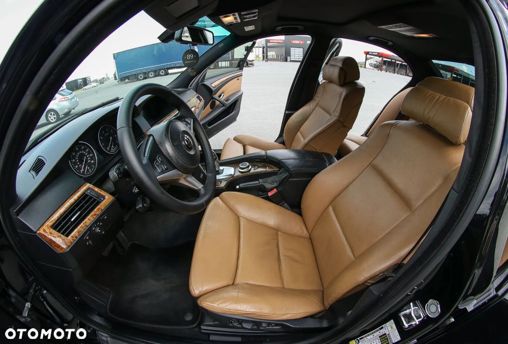 BMW Seria 5 550i - 8