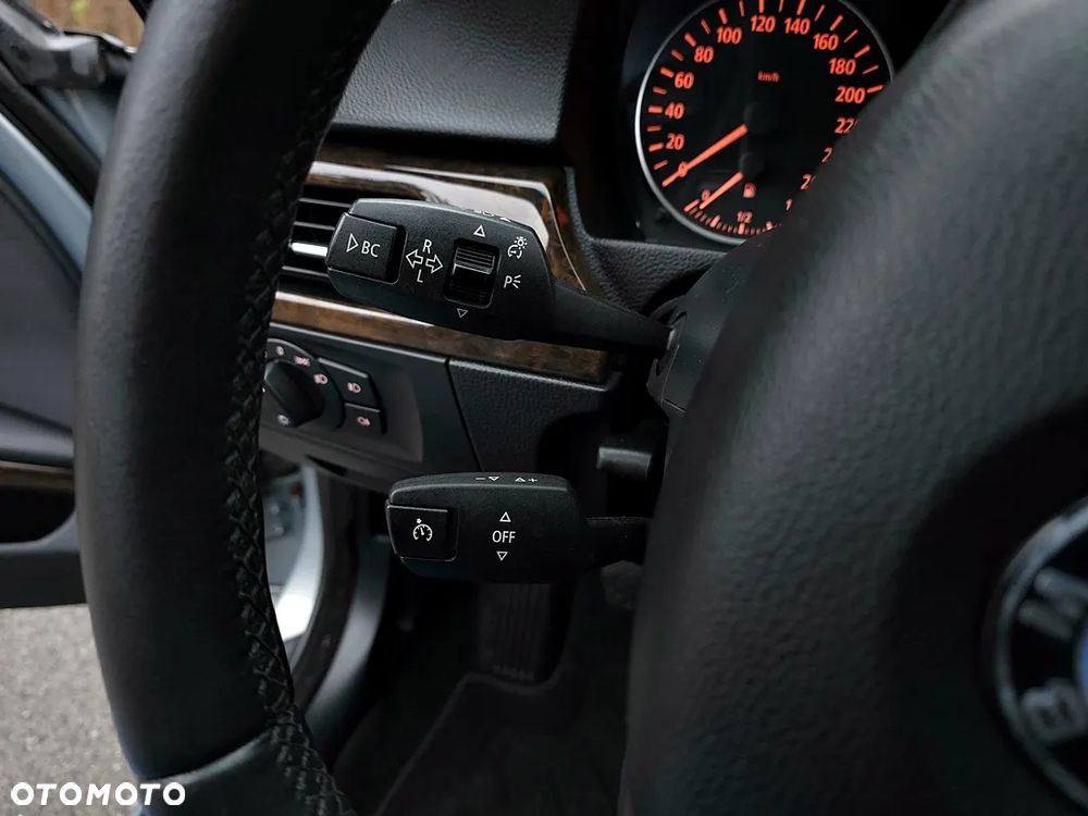 BMW Seria 3 320i - 33