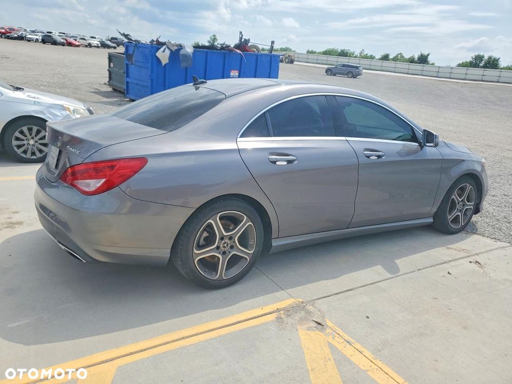 Mercedes-Benz CLA 250 4Matic 7G-DCT - 3