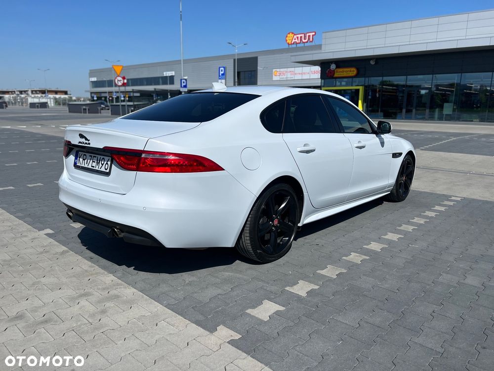 Jaguar XF 2.0 T AWD R-Sport - 4