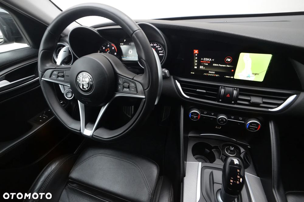 Alfa Romeo Giulia - 8