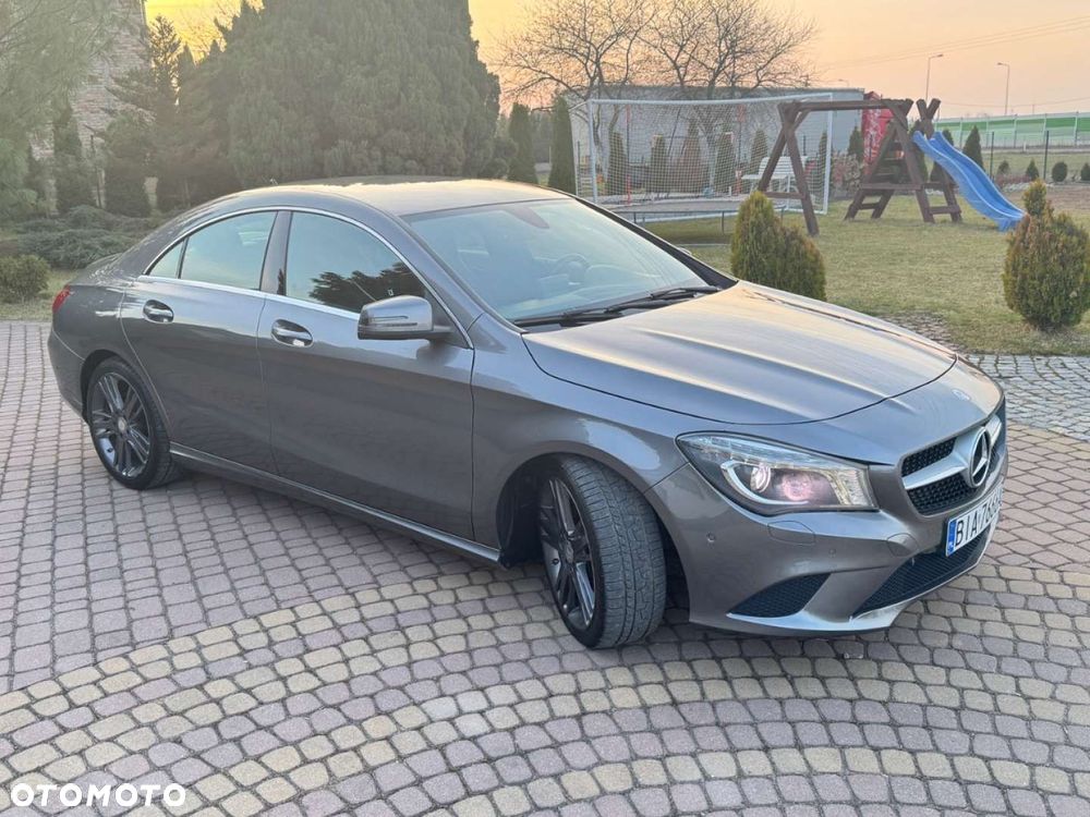 Mercedes-Benz CLA 200 7G-DCT Orange Art Edition - 4