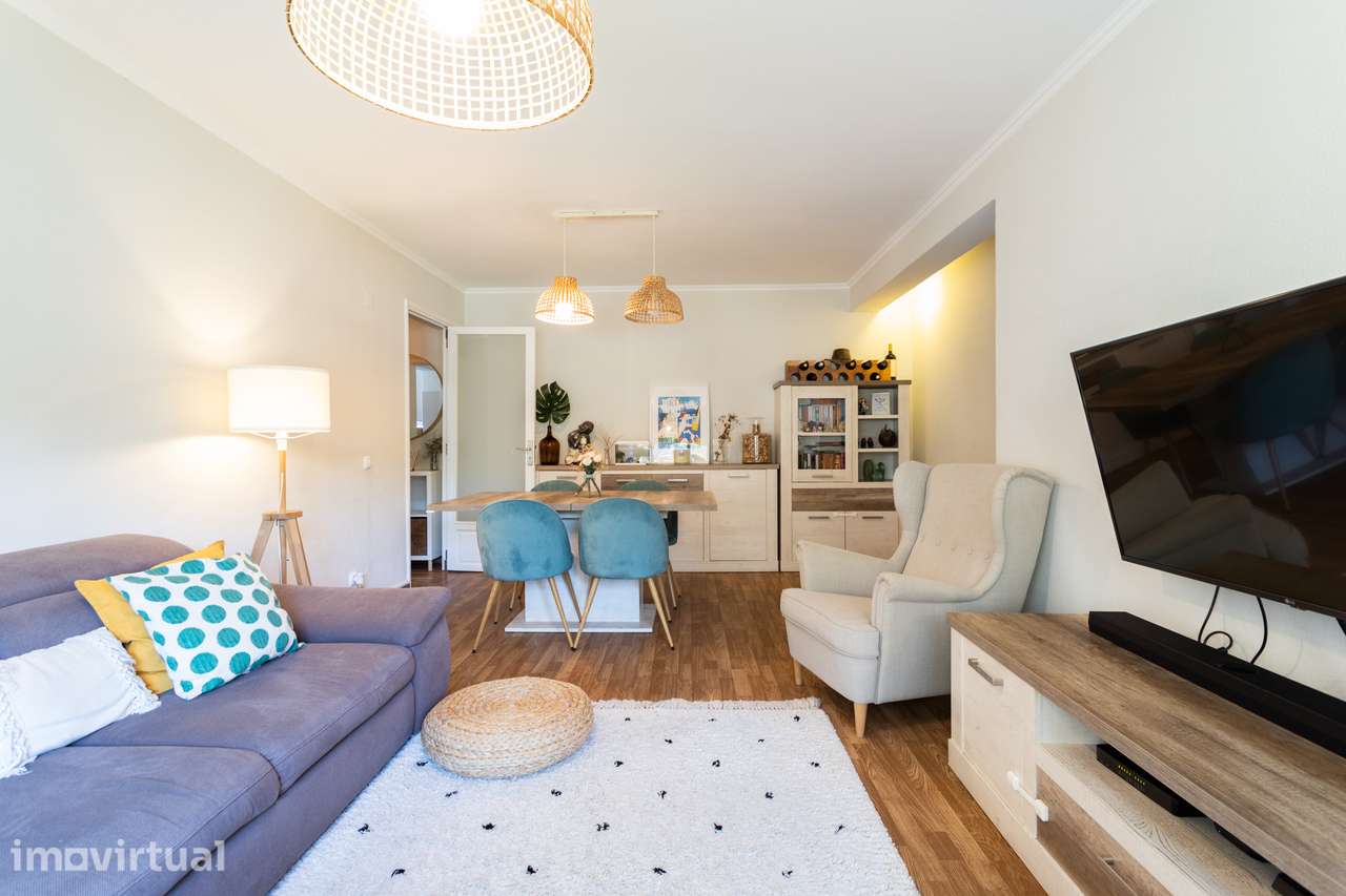 Apartamento T2 Luminoso em Zona Central de Queijas - Grande imagem: 4/29