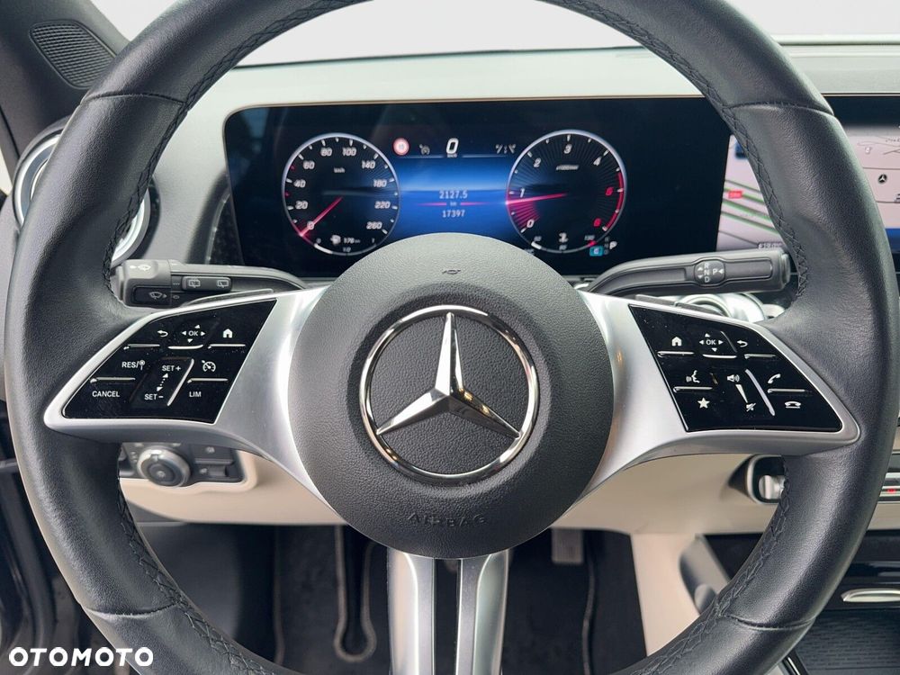 Mercedes-Benz GLB - 11