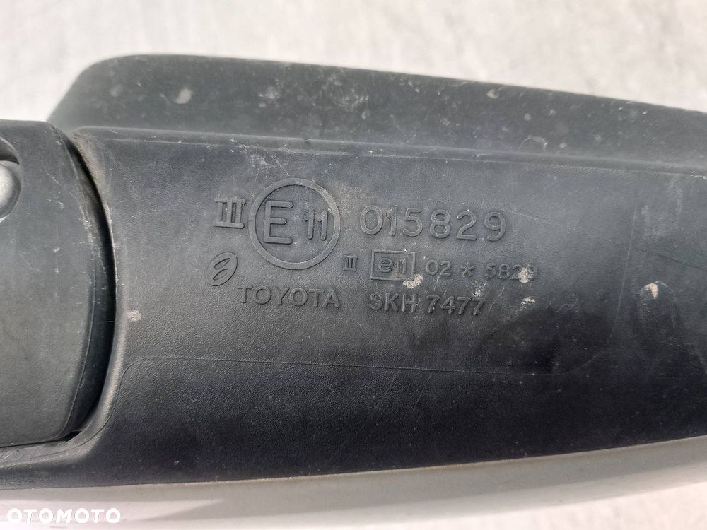 LUSTERKO PRAWE TOYOTA AVENSIS II T25 E11015829 FY16 - 5