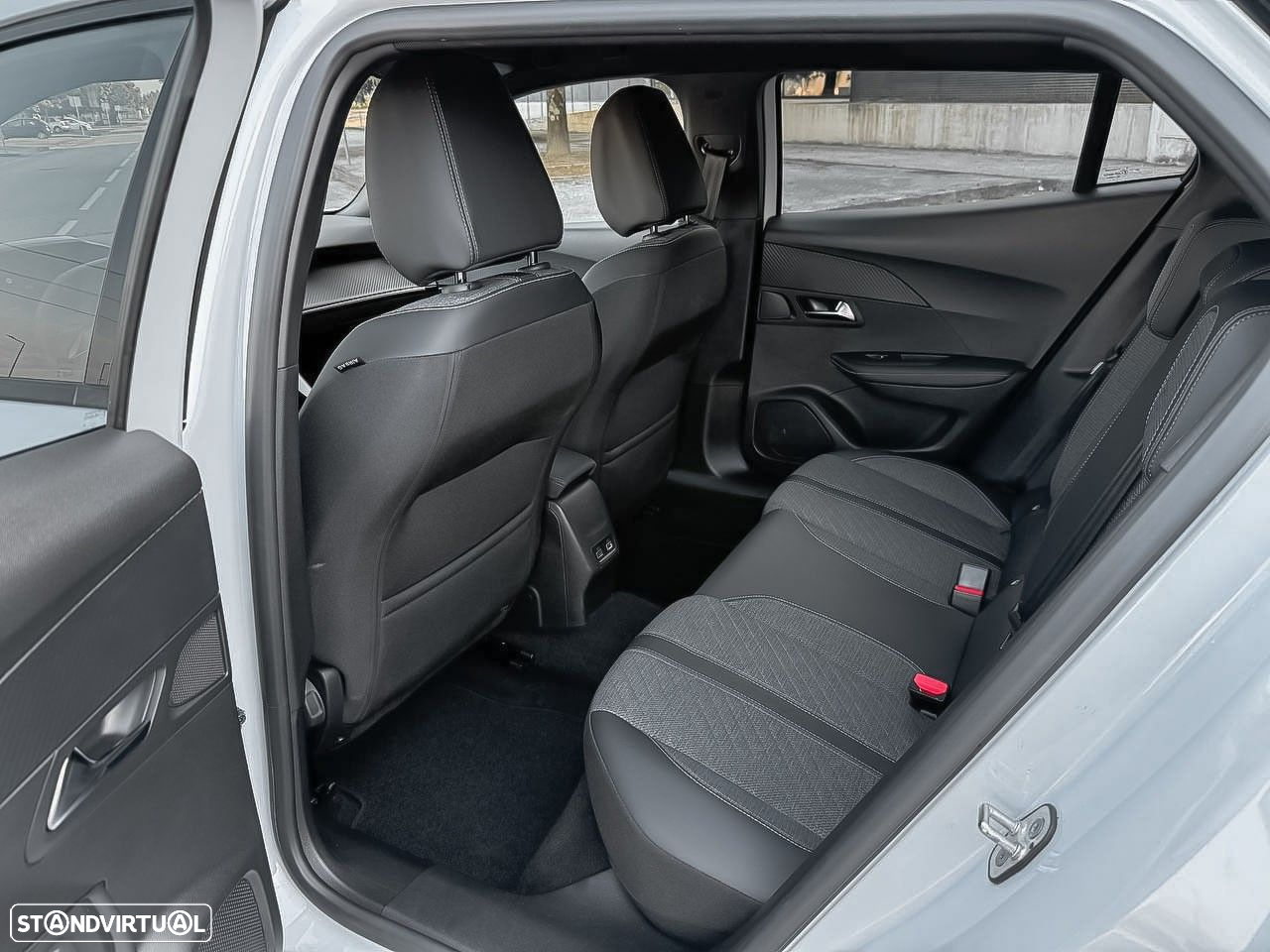 Peugeot 2008 1.2 PureTech Allure - 20