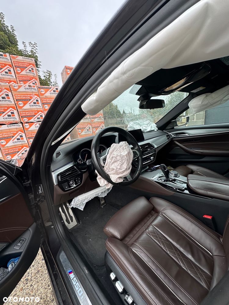 BMW Seria 5 M550i xDrive sport - 25