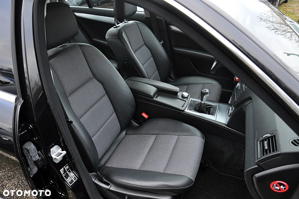 Mercedes-Benz Klasa C 180 Kompressor BlueEFFICIENCY Avantgarde - 26